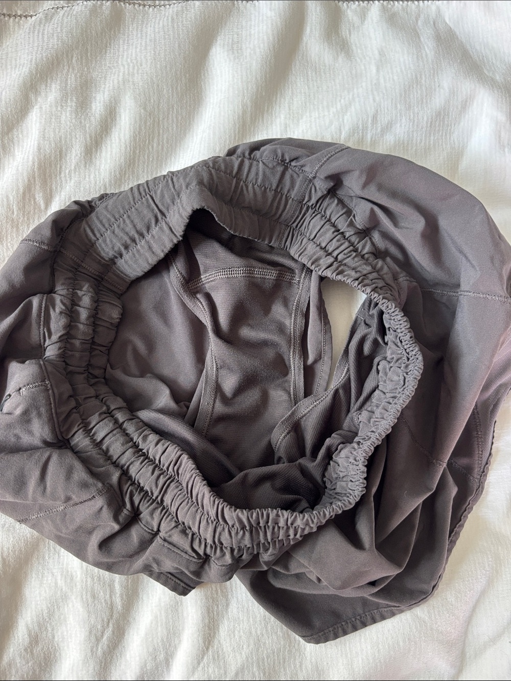 Lululemon Hotty Hot Gray Shorts Size 6 - Picture 4 of 5